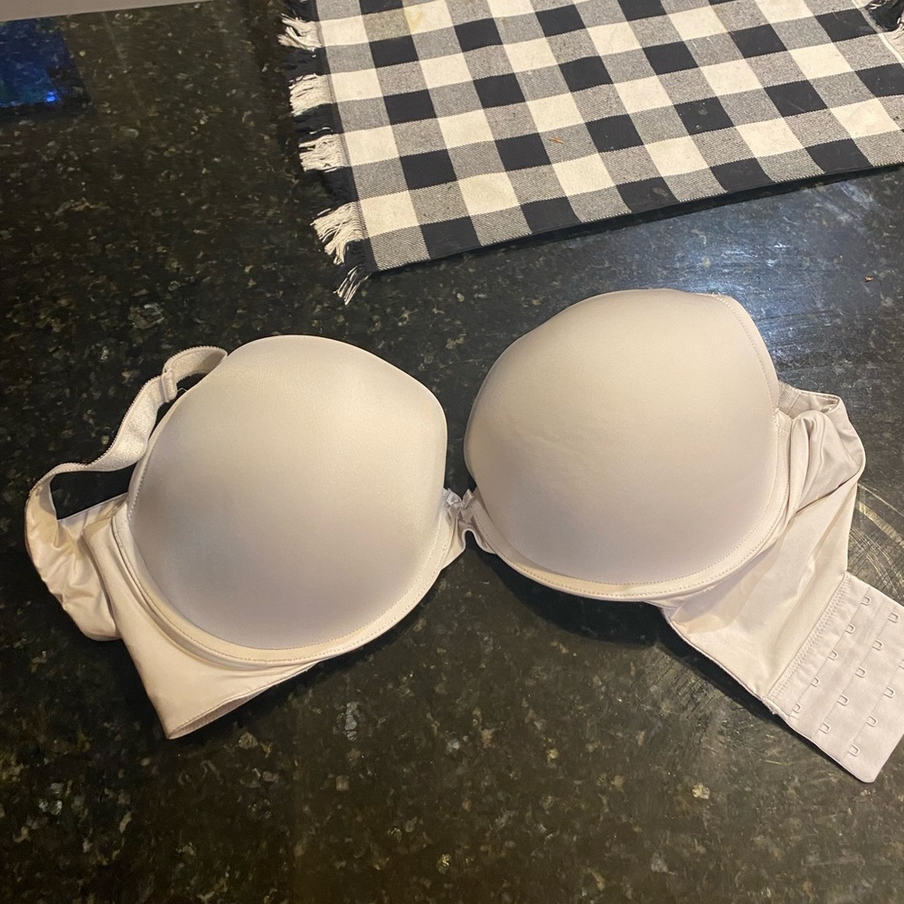 Torrid NWOT Woman’s 38F White Bra